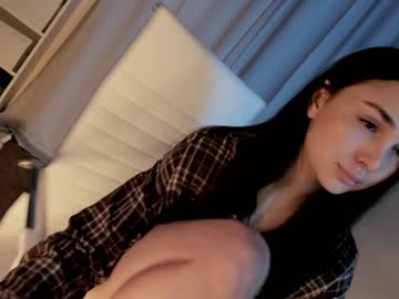 girl
        hollyextra cam image #5544860