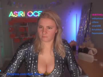 girl
        asiri_ocean cam image #2718359