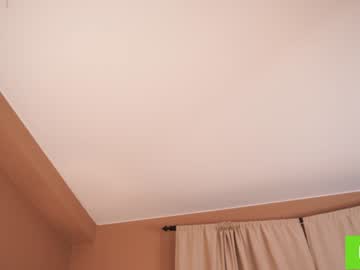 girl
        tessarosse_ cam image #6831847