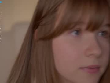 girl
        isoull cam image #1671245