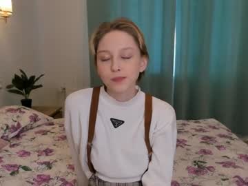 girl
        alisondrakes cam image #3037898