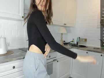 girl
        baileywalton cam image #2317378