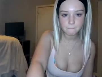 girl
        rubylanee cam image #3768957