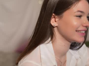 girl
        tokyo_bloom cam image #6920623