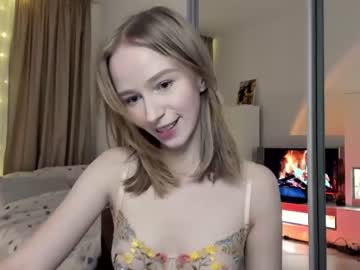 girl
        happiness_s cam image #3062140