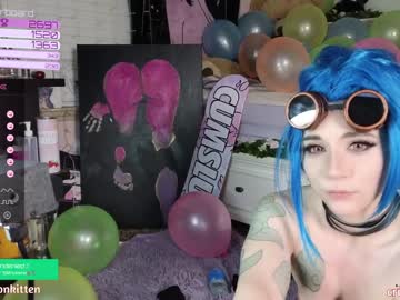 girl
        crimsonkitten cam image #2570096