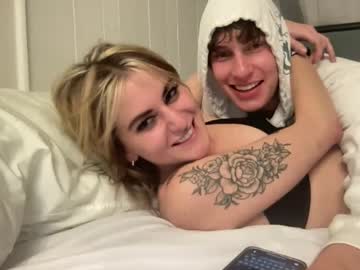 couple Cam Girls Masturbating With Dildos On Chaturbate with nico_and_ray