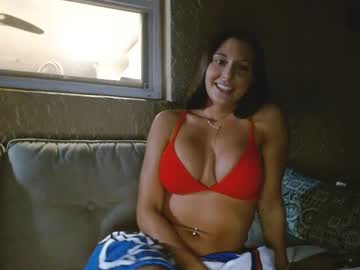 girl
        dazeydo cam image #6325514