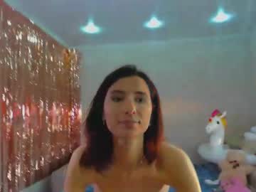 girl
        crystalnut cam image #6753723