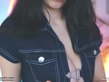 girl
        katdreams cam image #3378599