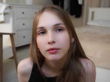 girl
        hildgaillard cam image #6718858