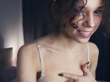 girl
        elvahamling cam image #5512834
