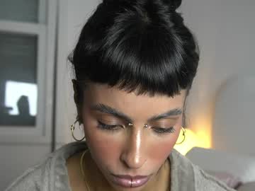 girl
        kaligray10 cam image #6929696