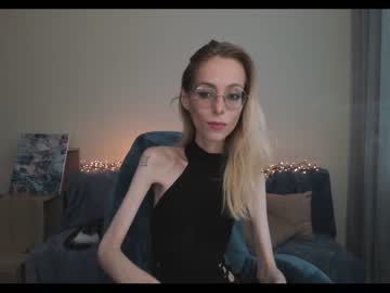girl
        amber_quell_here cam image #2120901