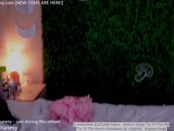 girl
        runesy cam image #1845684