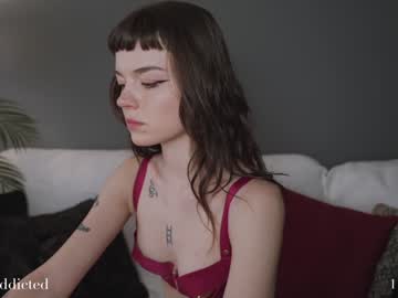 girl
        auddicted cam image #1380682