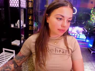 girl
        alma_pearl cam image #1882695