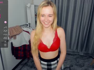 girl
        fresh_cherries cam image #2481539