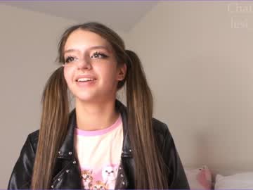 girl
        lesi_moon cam image #2604216