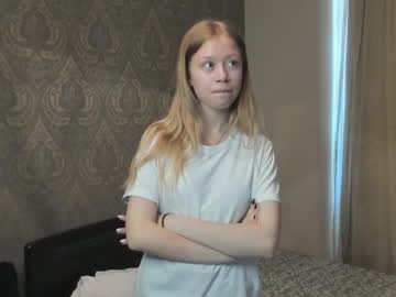 girl
        keeleycoldwell cam image #4402611