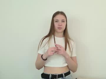 girl
        nico_collard cam image #6479776