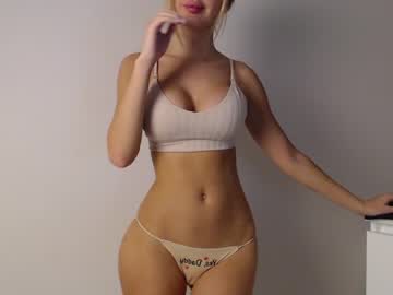 girl
        trixie_taylor cam image #2676565