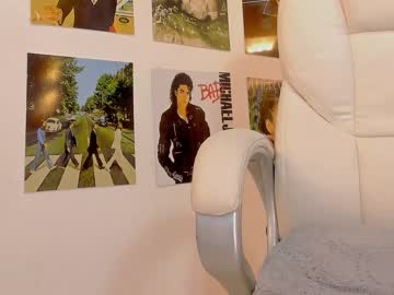 girl
        little_effy18 cam image #2726258