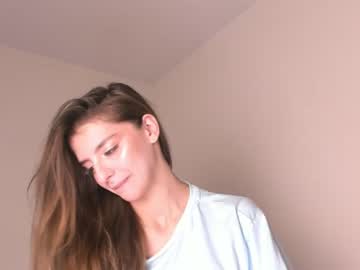 girl
        lesi_moon cam image #2218777