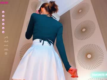 girl
        happiness_call cam image #1619340