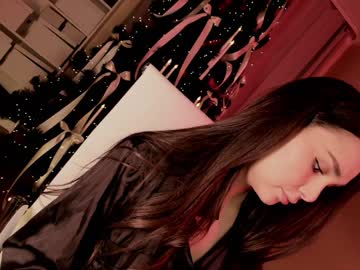 girl
        hollyextra cam image #5613445