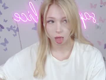 girl
        sapphirealice cam image #2169349