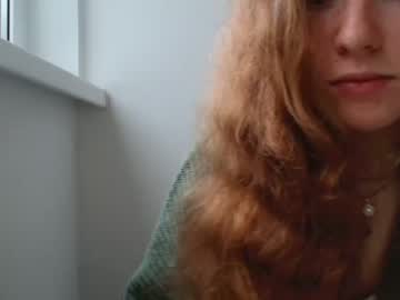 girl
        bonniecain cam image #2522536