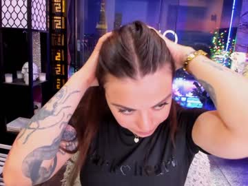 girl
        alma_pearl cam image #1796046