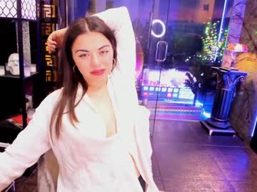 girl
        alma_pearl cam image #1221704