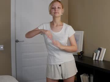 girl
        sheenagambell cam image #6896898