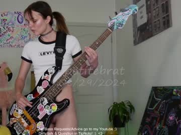 girl
        petitebrat cam image #4922914