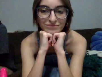 girl
        brattyashie cam image #4983229