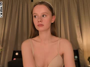 girl
        aislyworld cam image #3643525