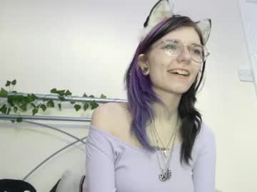 girl
        lizzyylovesick cam image #4355112