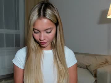 girl
        honeybae3 cam image #5755349