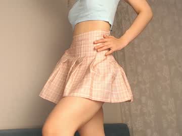 girl
        lesi_moon cam image #2136114