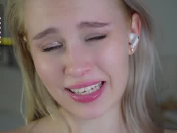 girl
        sonyaericsson cam image #4758539