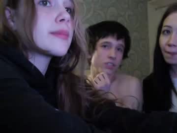 couple
        alyx1 cam image #3882258