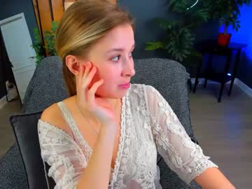 girl
        milablush cam image #1712582
