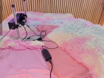 girl
        little_effy18 cam image #3610072