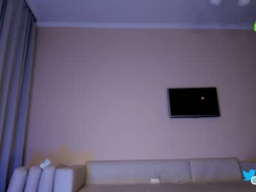 girl
        hollyextra cam image #1223752