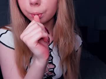 girl
        windy_swallow cam image #3882339