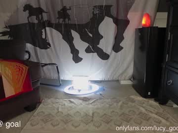 girl
        lucy_gooosey cam image #2856468