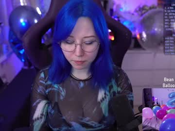 girl
        blue_mooncat cam image #5146435