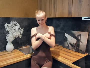 girl
        shelleyfitt cam image #5590405